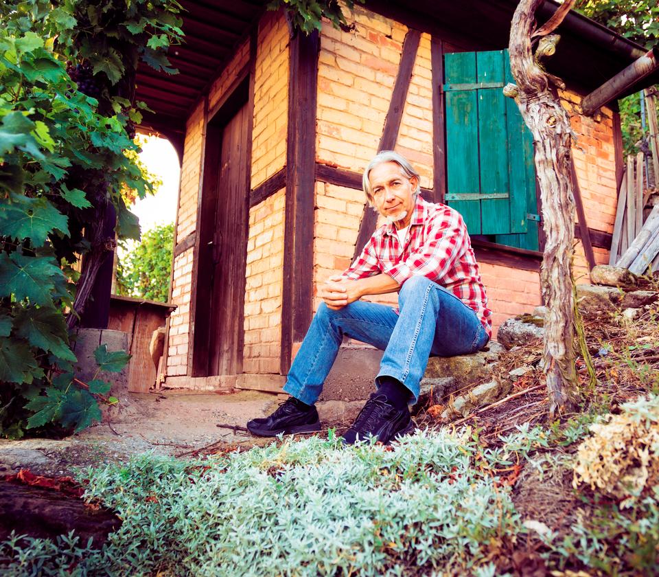 fachada principal con estilo rustico en sierra Huelva